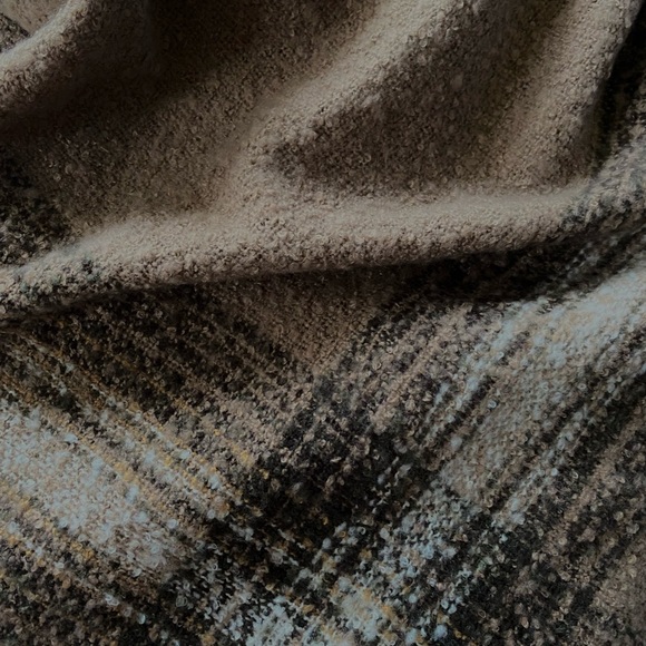 SHAWL WRAP -ONE SIZE- GREAT NEUTRAL COLORS- VERY SOFT- LIGHT TO MEDIUM WEIGHT - Picture 2 of 6